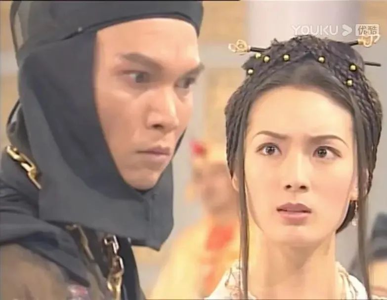 她也翻车了？？明明那么美，却被造型毁到没眼看，她这是怎么了？