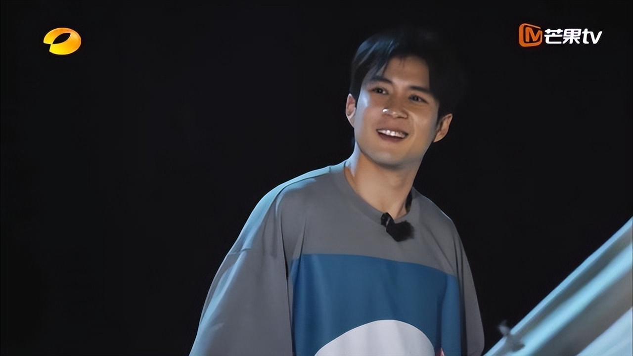 杨幂韩东君同框路透,花少韩东君袭击杨幂采访哪期