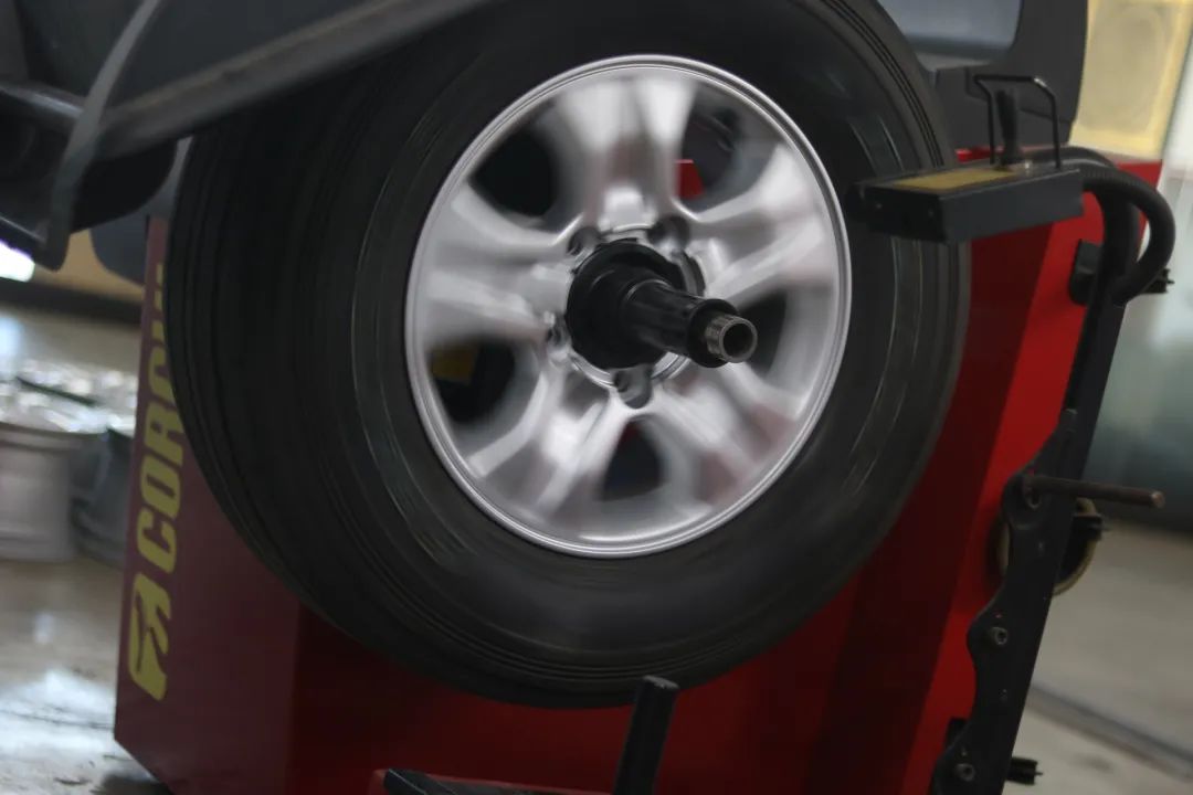 陆巡lc100中控台翻新视频,陆巡lc100内饰翻新