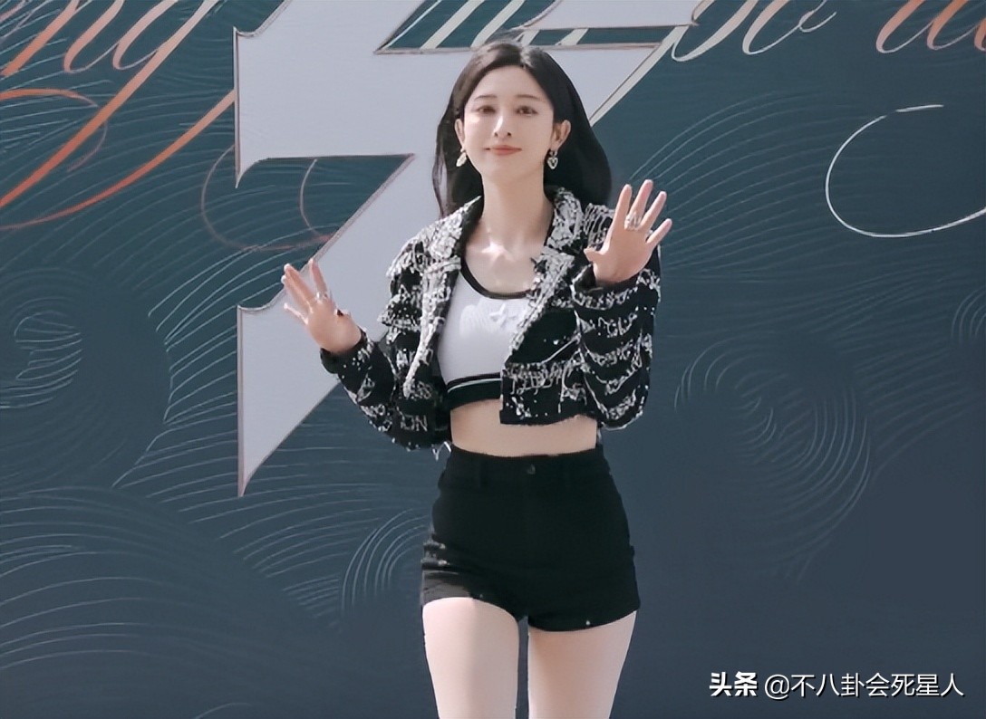 ​黑丝、高开叉、辣妹短裙，《浪姐3》舞台首秀，30个女明星杀疯了