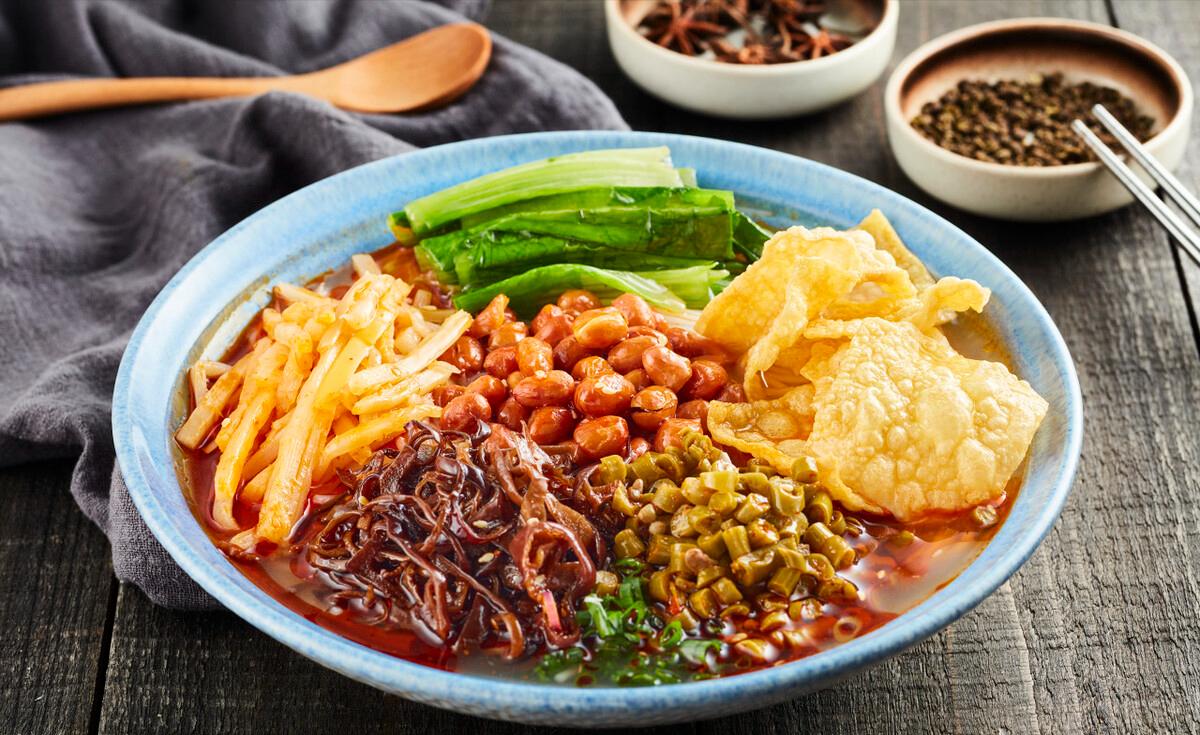 四大难吃的小吃螺蛳粉,顶级美食螺蛳粉为什么会那么臭