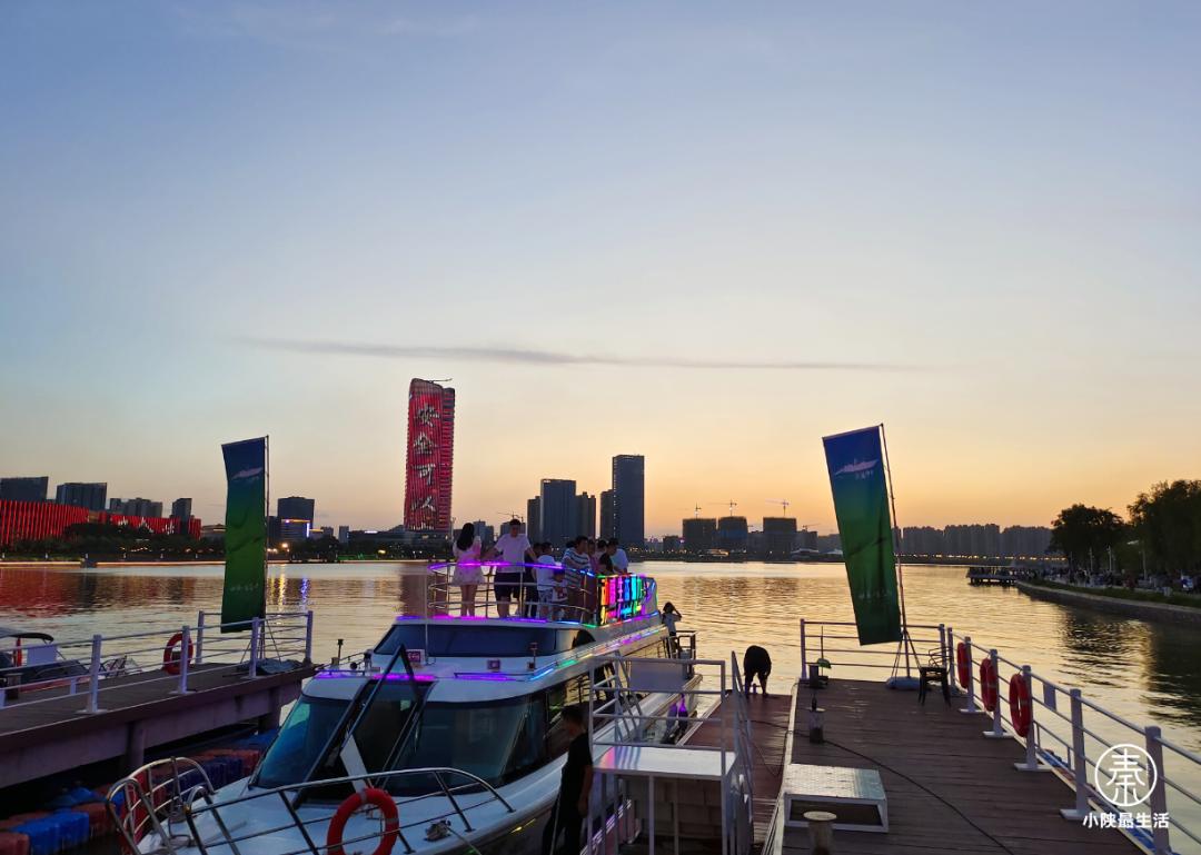 夜游西安“后海”黄金水道，好看是好看，就是有点贵