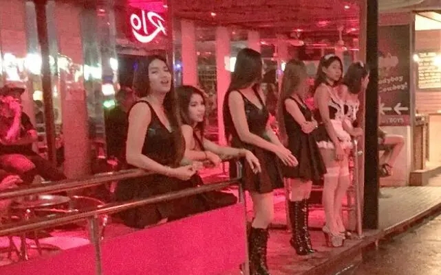 “性工作者”泛滥成灾，依靠灰色行业生存的泰国，还有救吗？