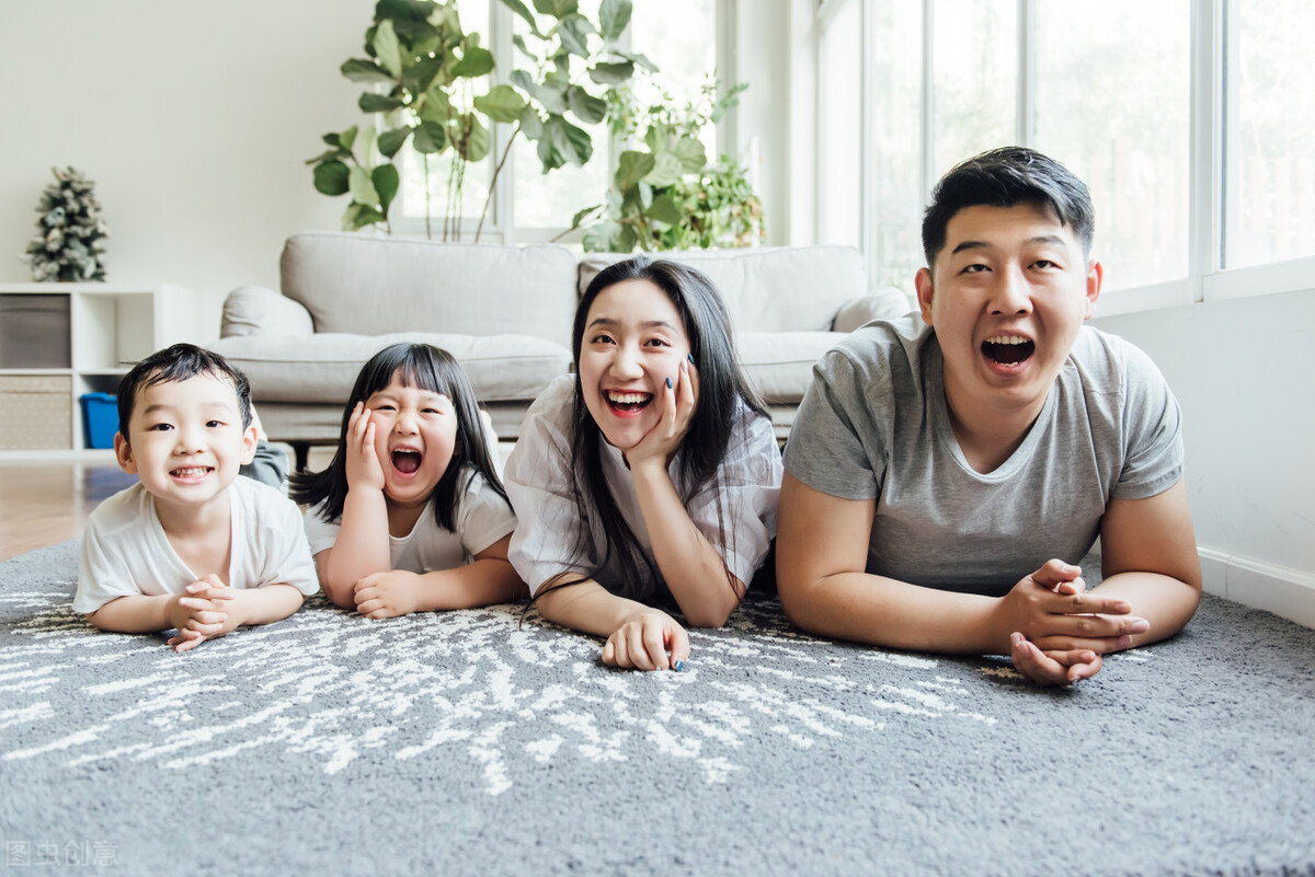 中年男人抱怨父母老婆该怎么安慰,中年爸爸的无奈