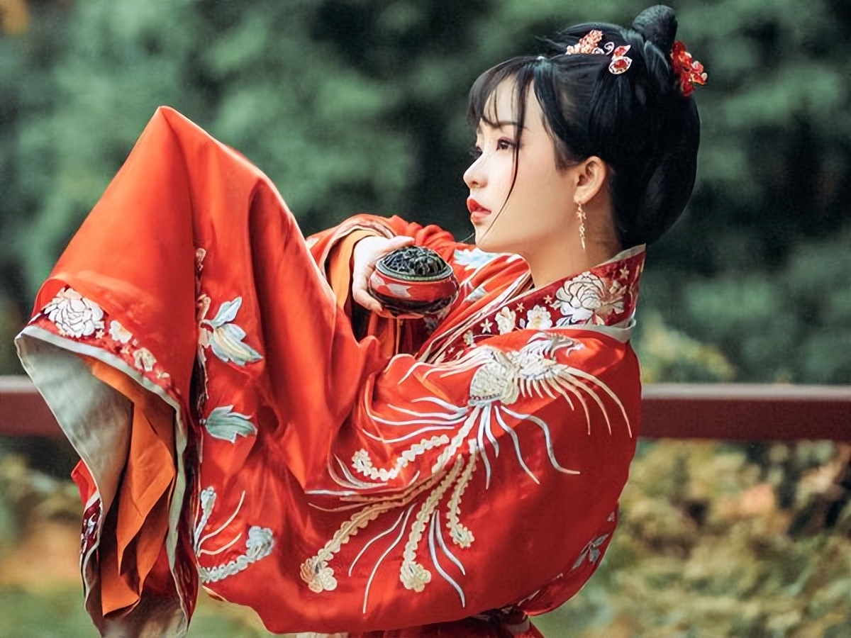 苏东坡诗词表现手法,苏轼写春日的诗句