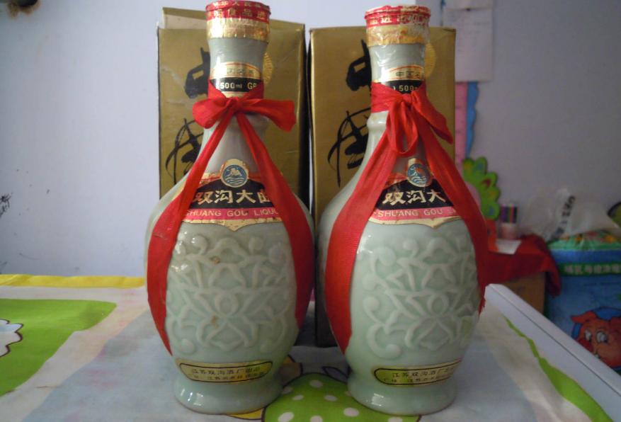 上海石库门黄酒红标黑标蓝标区别,上海石库门酒多少钱一瓶