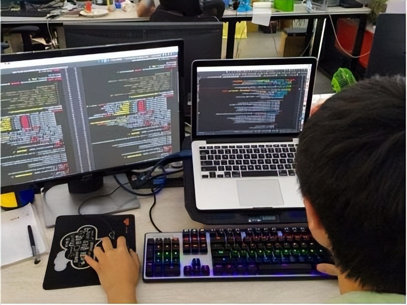 程序员日常工作真的那么累,程序员到底是一种什么样的工作