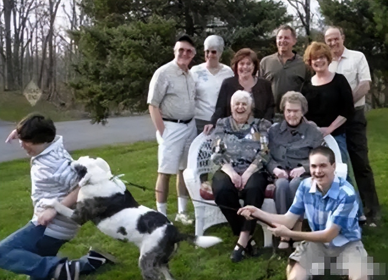 全家福摆拍失败搞笑视频,网友晒出的全家福引围观