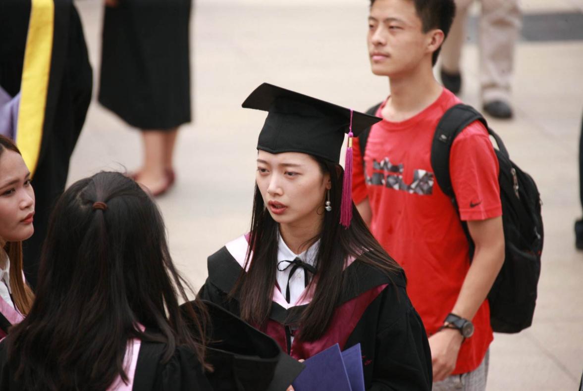 在香港生孩子的人多吗,为什么明星都喜欢去香港生娃