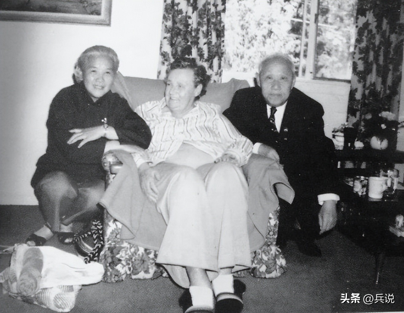 女子看望埋葬在日本的中国烈士,加拿大中国女烈士