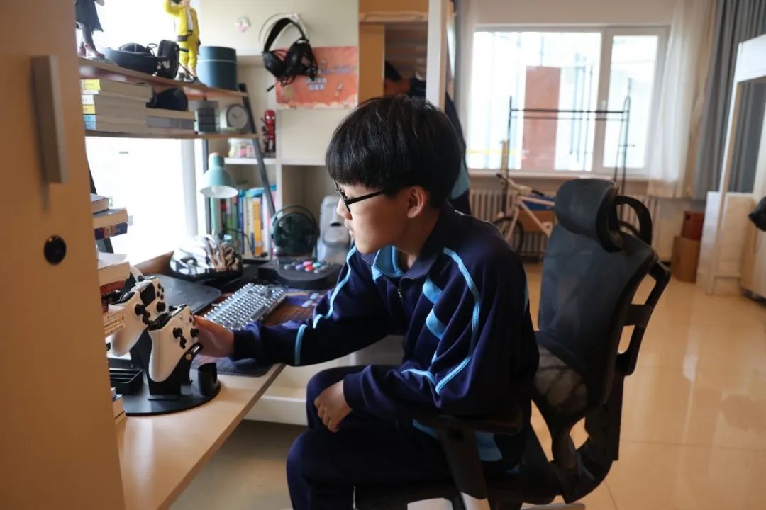 工程师、主持人、制片人……300名高中生在沈阳城市学院完成职业体验，埋下理想的种子