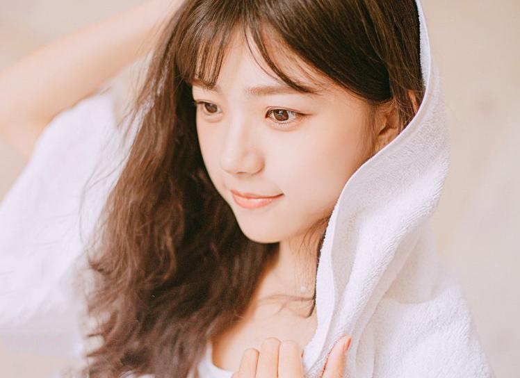 女生腋下长了个小疙瘩是什么病,女士腋下长了个小疙瘩是怎么回事