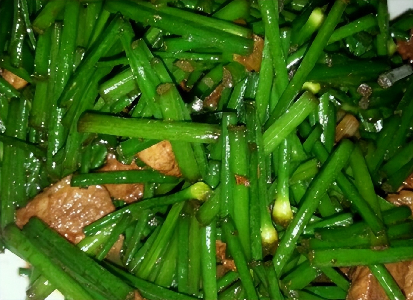 女子自曝结婚10年仍习惯住娘家，看到桌上的菜，网友：换我也一样