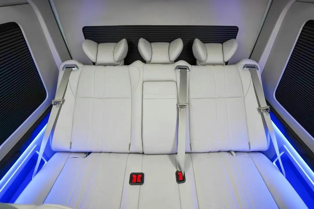 新款丰田海狮七座空间大动力强劲,蓝牌丰田海狮9座