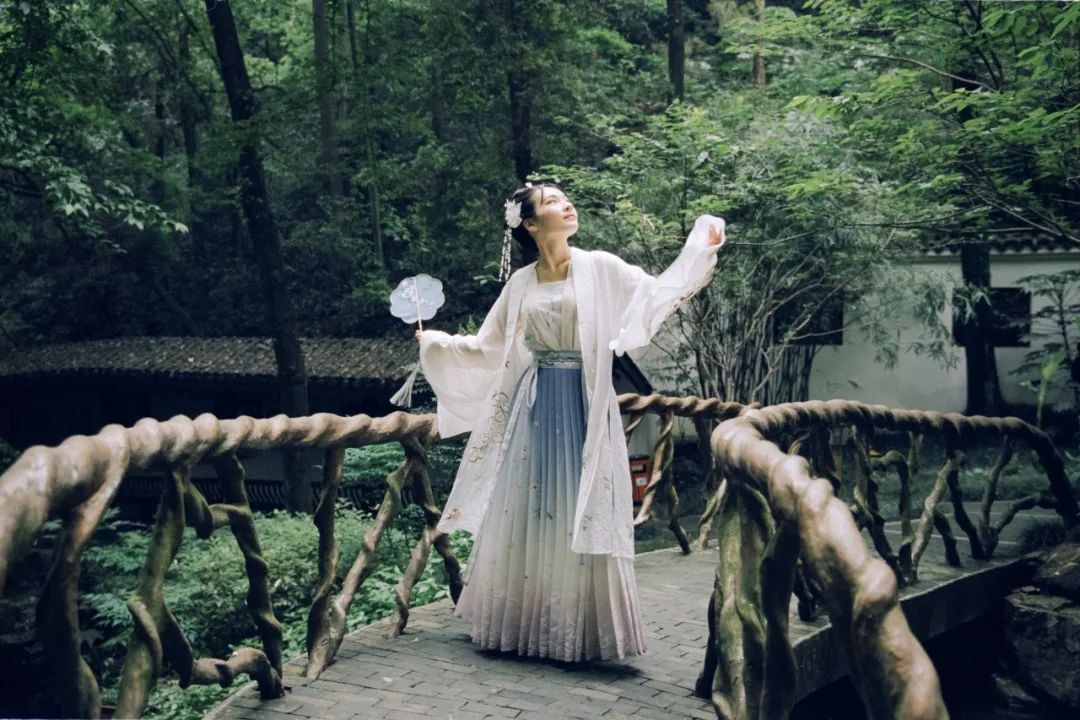 春天即将到来的唯美诗句,适合春天发朋友圈诗词