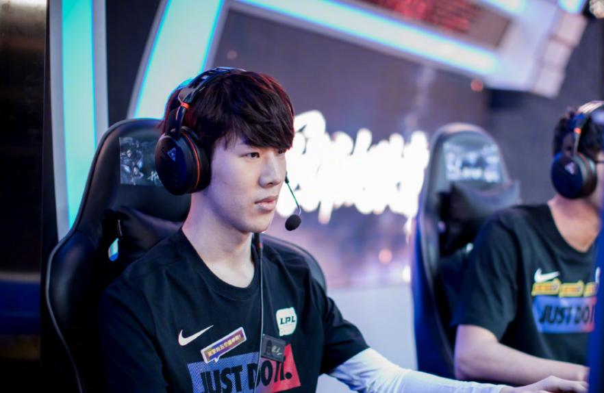 theshy滑板鞋对线小超梦鳄鱼,小超梦谈论theshy