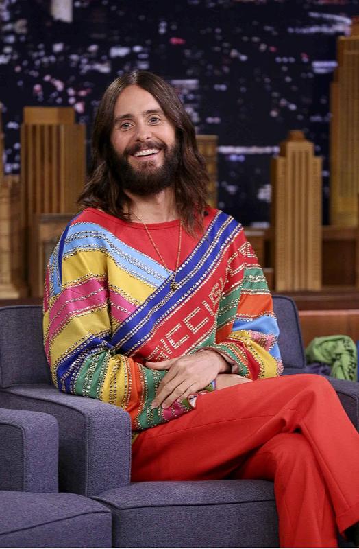 为什么明星脸上就没有胡子啊,为什么明星的脸上一点胡子也没有