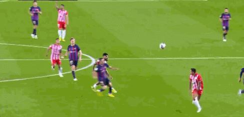 登贝莱皮克巴萨,巴萨2-1逆转皇马观众