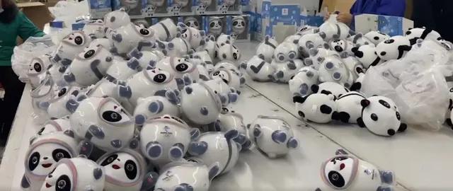 冰墩墩咋就这么火,冰墩墩的壳是怎么来的