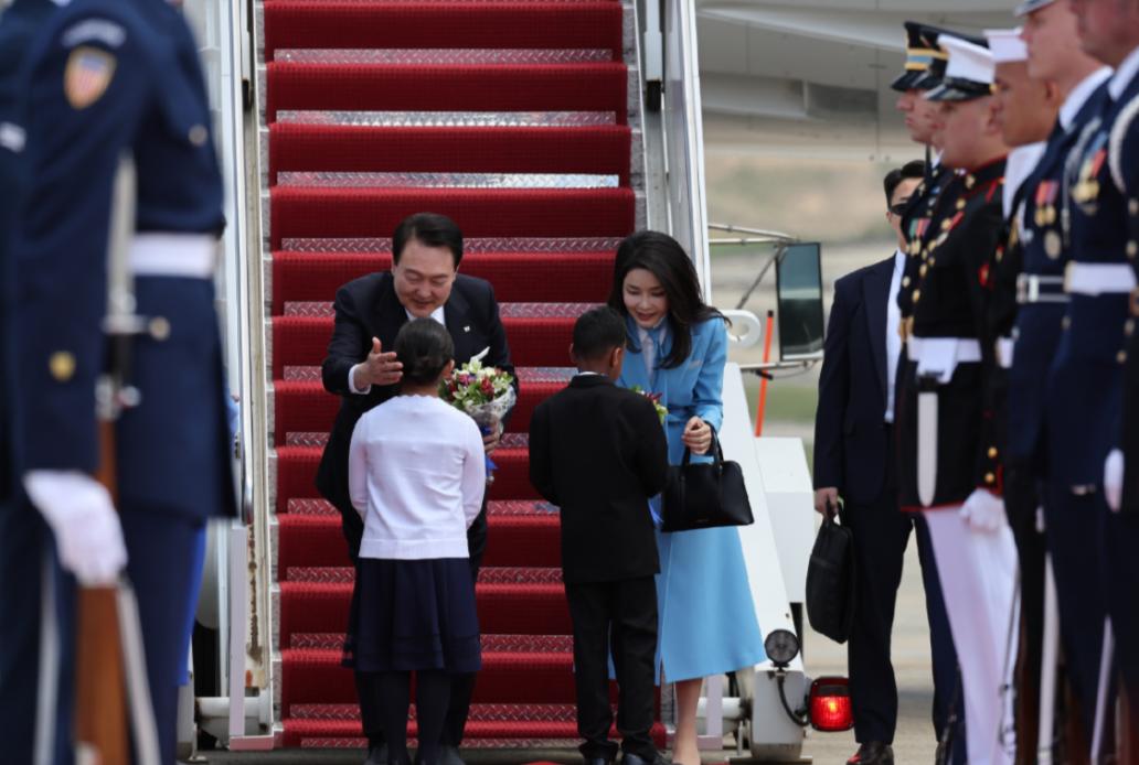 韩国第一夫人穿红色衣服,韩国第一夫人装扮