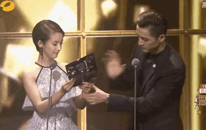 错过胡歌，爱上失业男子郑家尧，嫁林于超，林依晨的情史真曲折