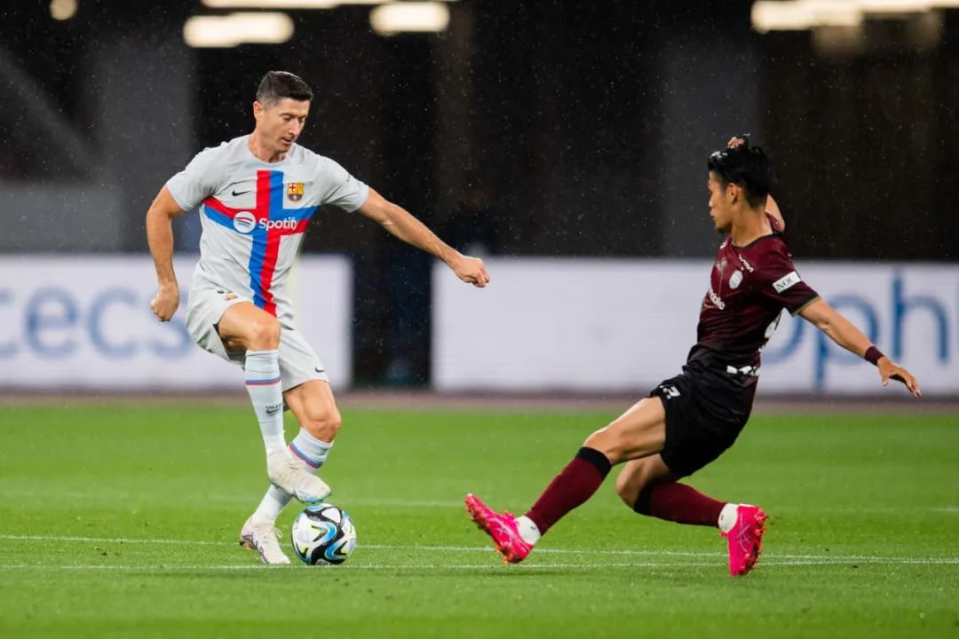 伊涅斯塔世界杯绝杀面对西班牙人,伊涅斯塔神户胜利船vs巴萨