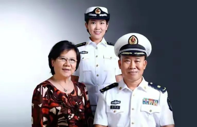 四大丑男演员娶到四大美女,又矮又丑男演员且娶了漂亮的老婆