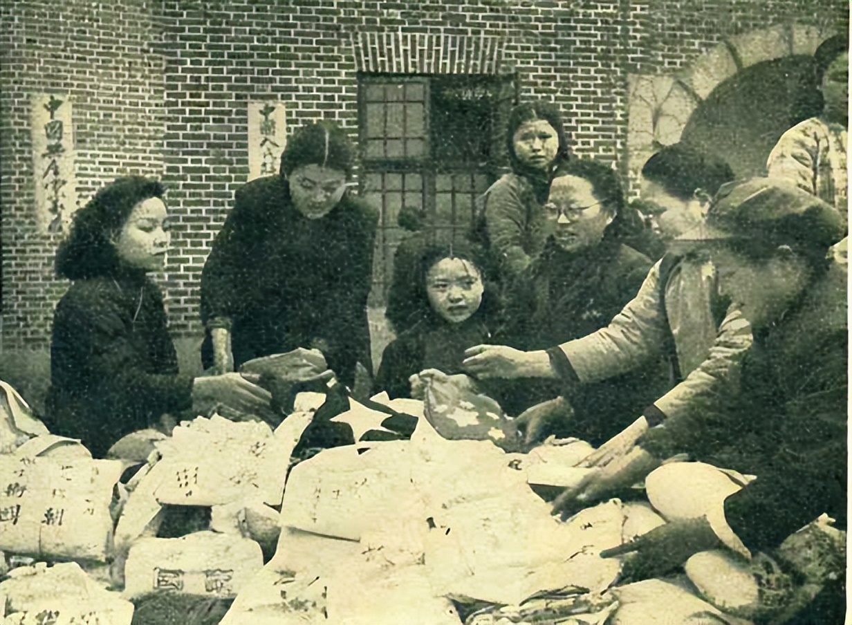 “巾帼女英雄”刘桂贞：肠子流出2寸坚持战斗，被授予上尉军衔！