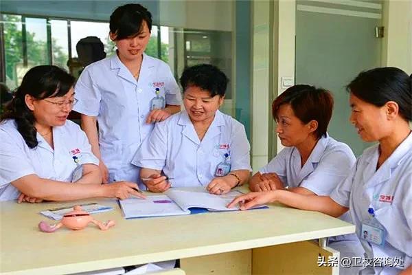 女生学医有哪些专业更适合呢,女孩学医就业前景怎么样