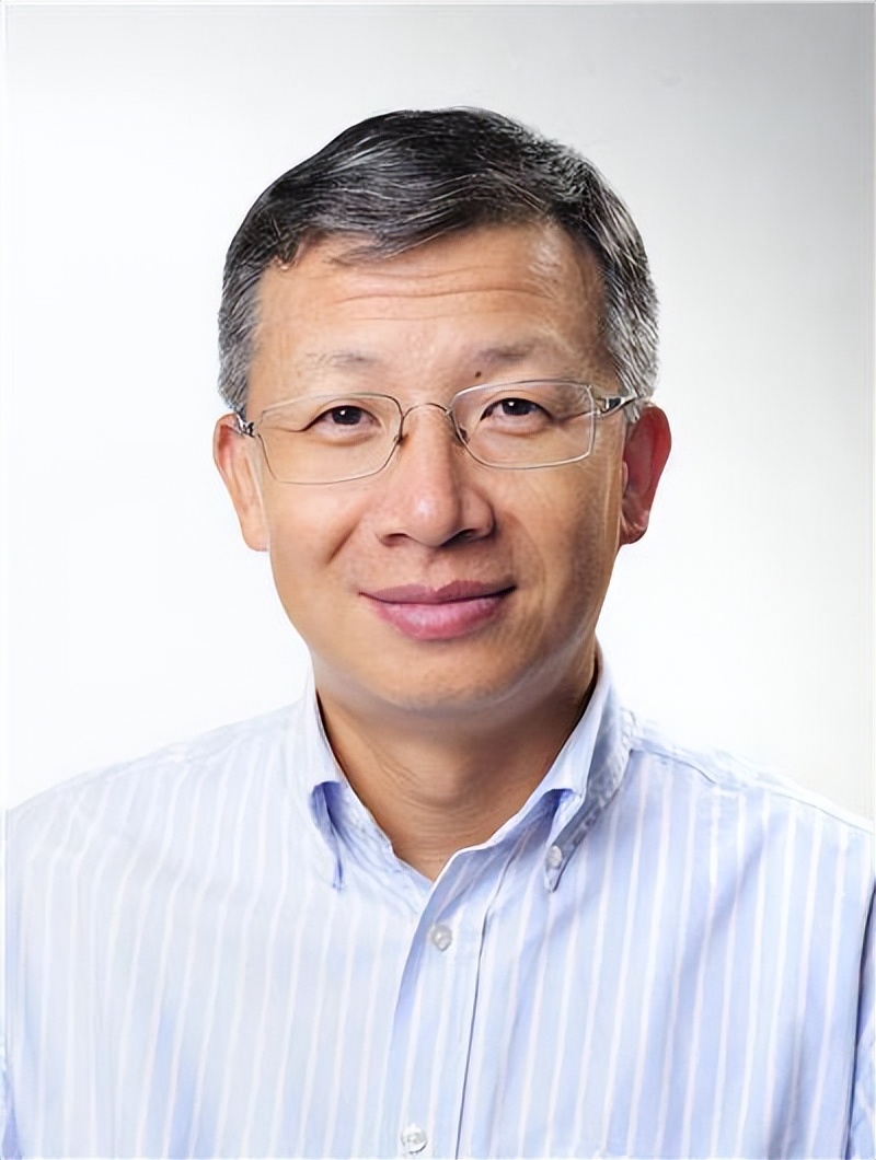 他17岁考入清华毕业后回乡当保安,他17岁上北大20岁上哈佛