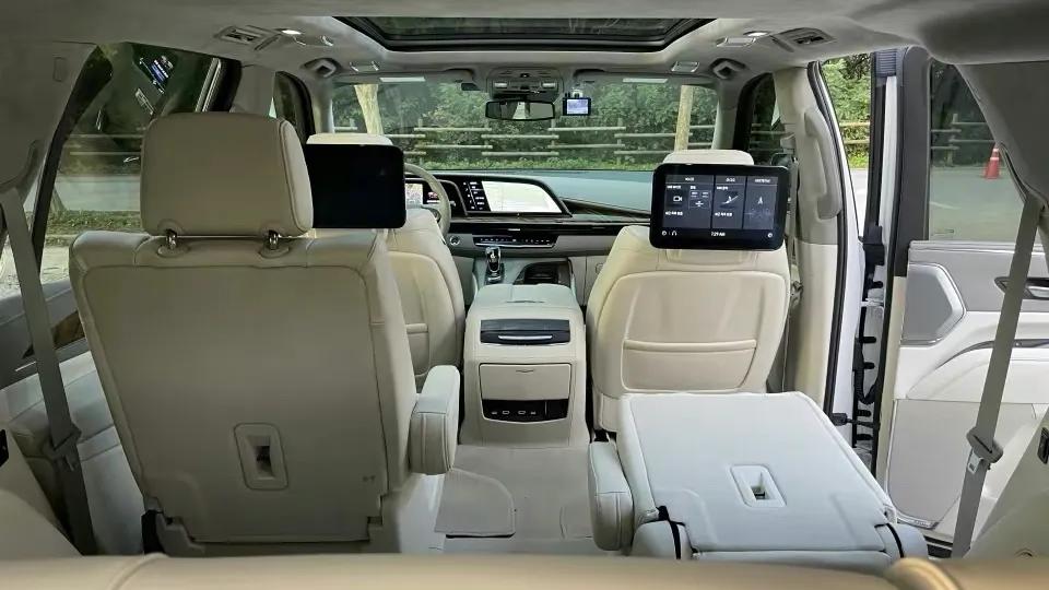 凯迪拉克凯雷德2023款内饰,凯迪拉克全尺寸纯电suv凯雷德