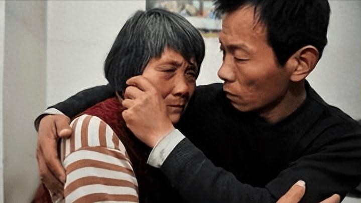 56岁大姐嫁给了高富帅,38岁大姐嫁25岁小伙