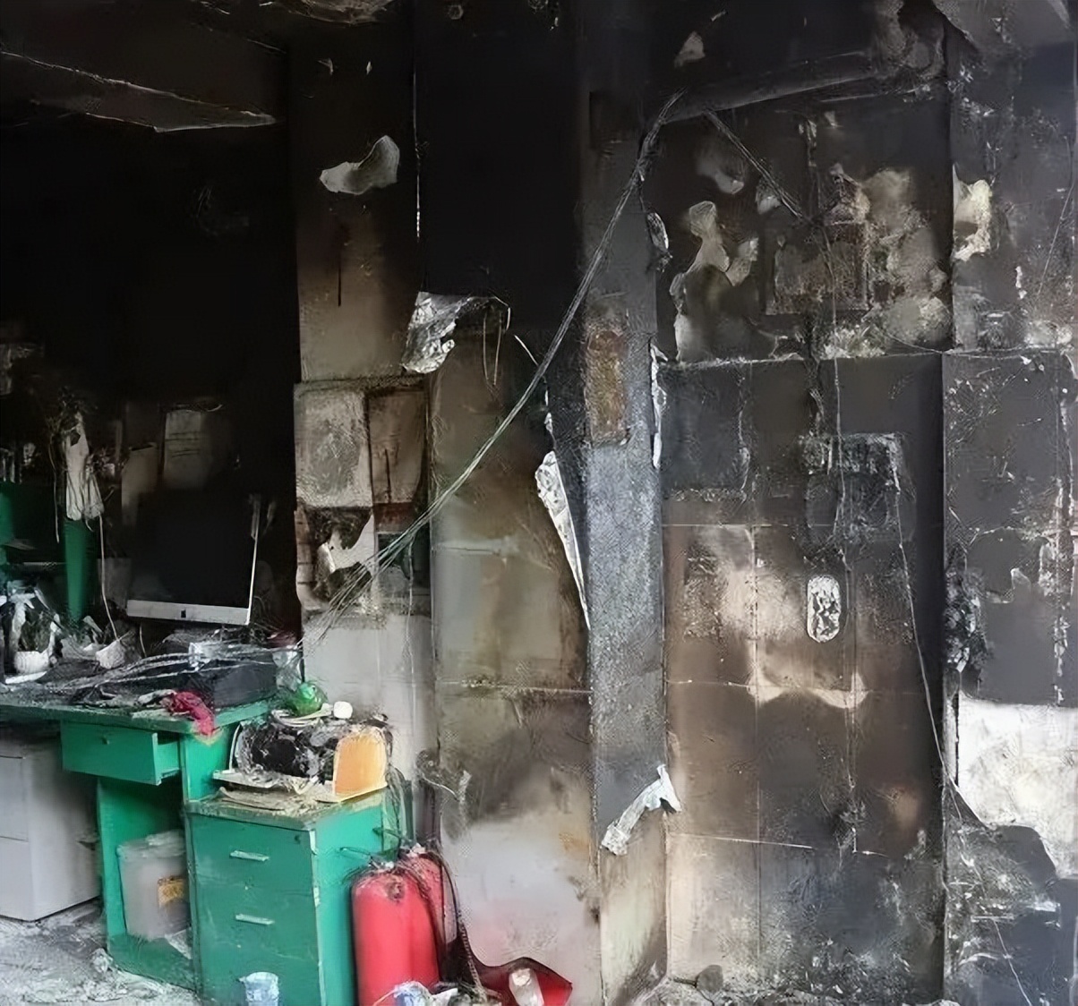 电动自行车电池爆燃,电动车起火三分钟可达多少度