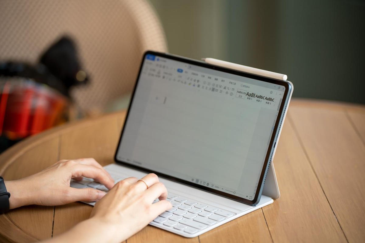 huaweimatepadpro11旗舰和性能版,华为平板matepadpro12.6开箱测评