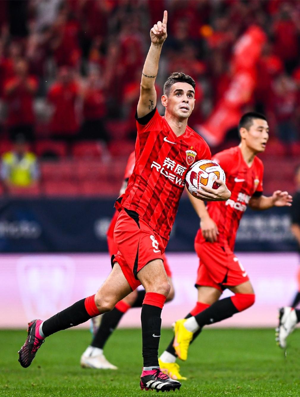 中超积分榜：海港第一靠裁判，两队不败有区别，泰山第六三镇第八