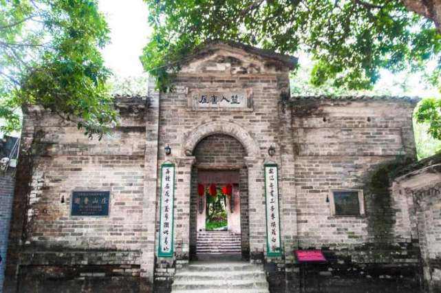 广西军医为了升官发财成为匪首，捐献药方治疗志愿军，获得新生