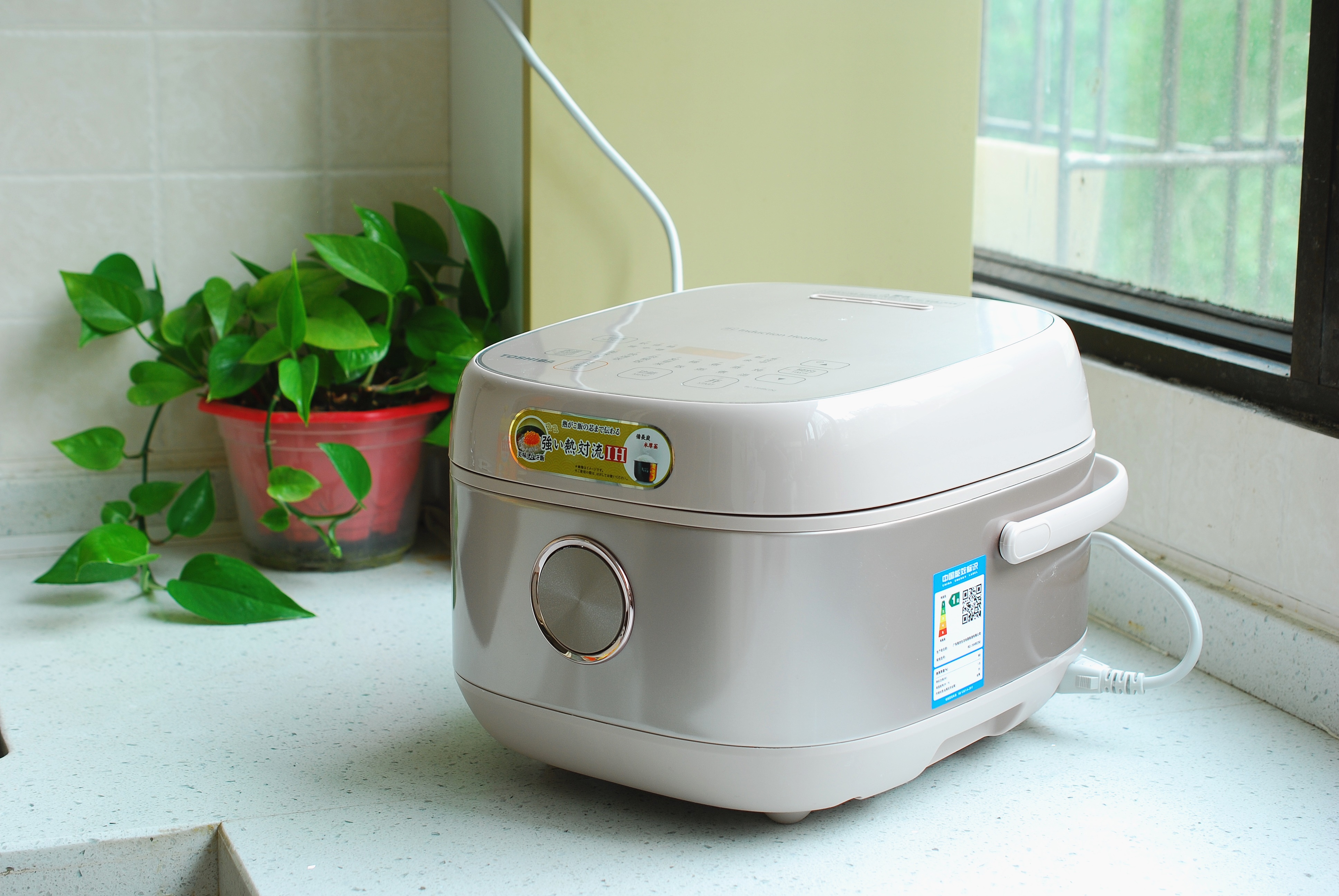 不用分蛋打发的纸杯蛋糕,不需要打发只用鸡蛋的电饭煲蛋糕