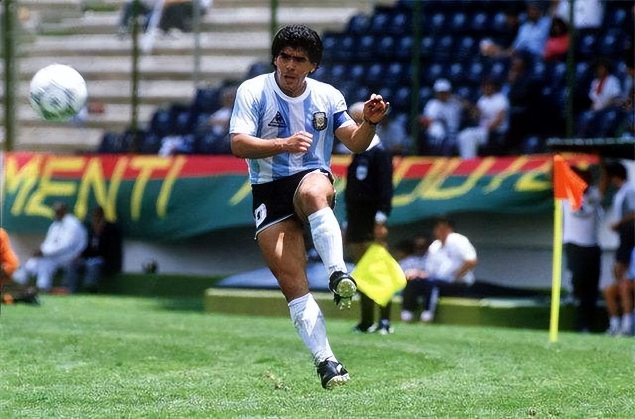 世界杯往事之马拉多纳魔鬼与天使,天下足球马拉多纳魔鬼与天使