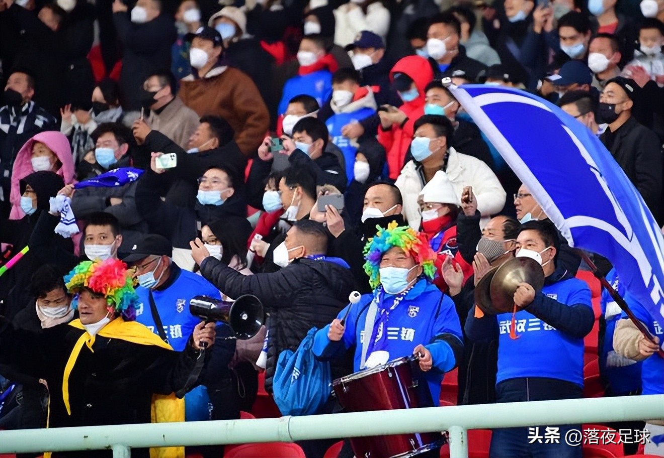 骂中国足球的人都去看球了？中超首轮平均上座率惊艳，行动更诚实