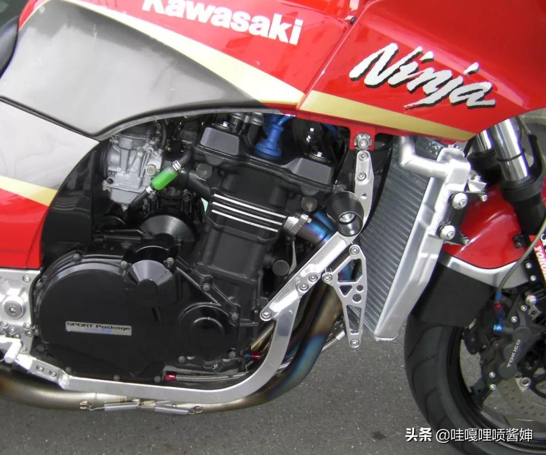 阿汤哥壮志凌云骑摩托片段,川崎复古车z900rs视频