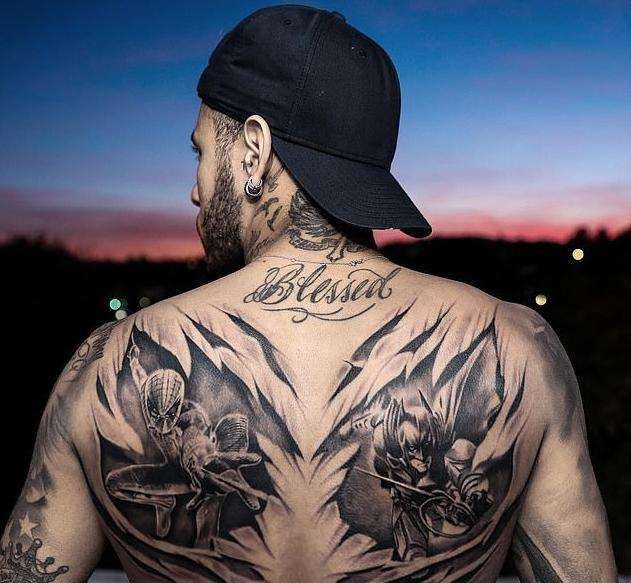 内马尔纹身全过程,内马尔纹身时视频