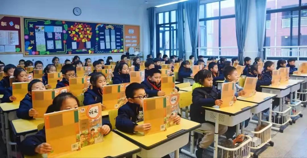 开学啦听听新生的感受,开学了看一下宿舍的环境