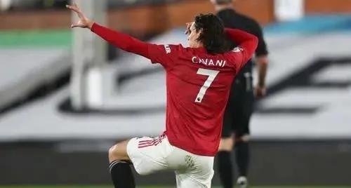 卡瓦尼南美球员,卡瓦尼到底喜欢梅西还是c罗