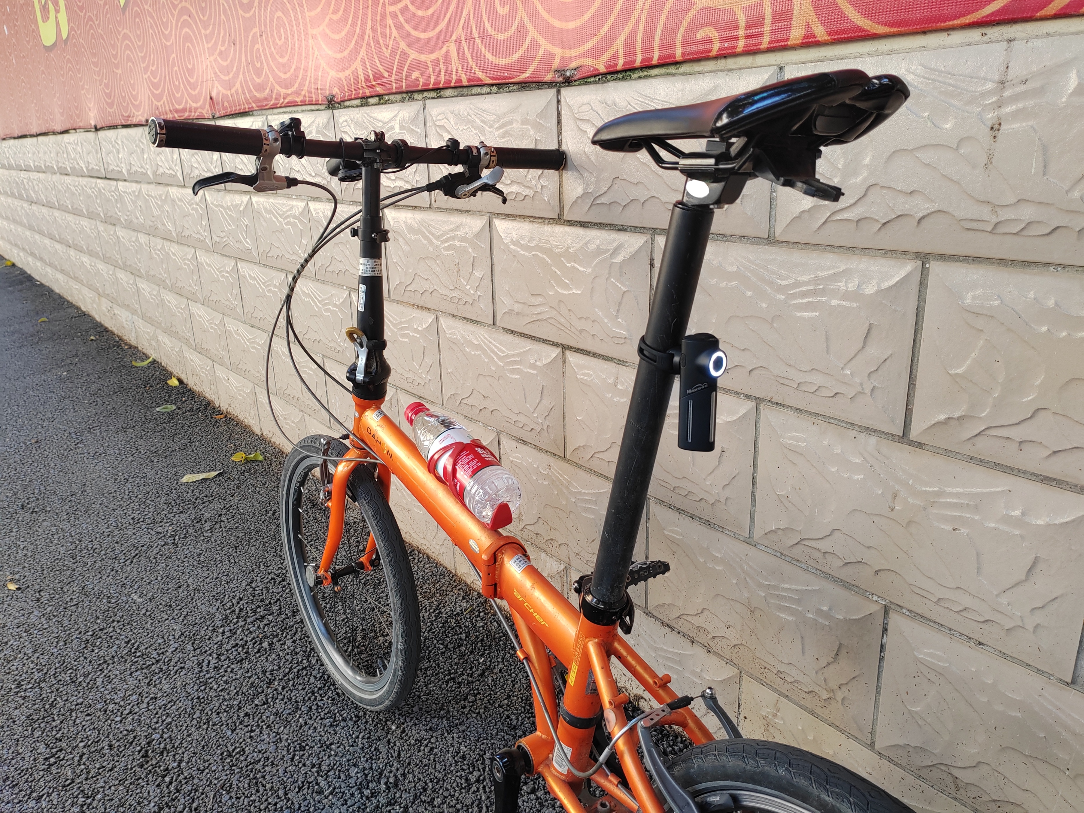 迈极炫seemeedv测评,迈极炫尾灯行车记录仪一直闪白灯