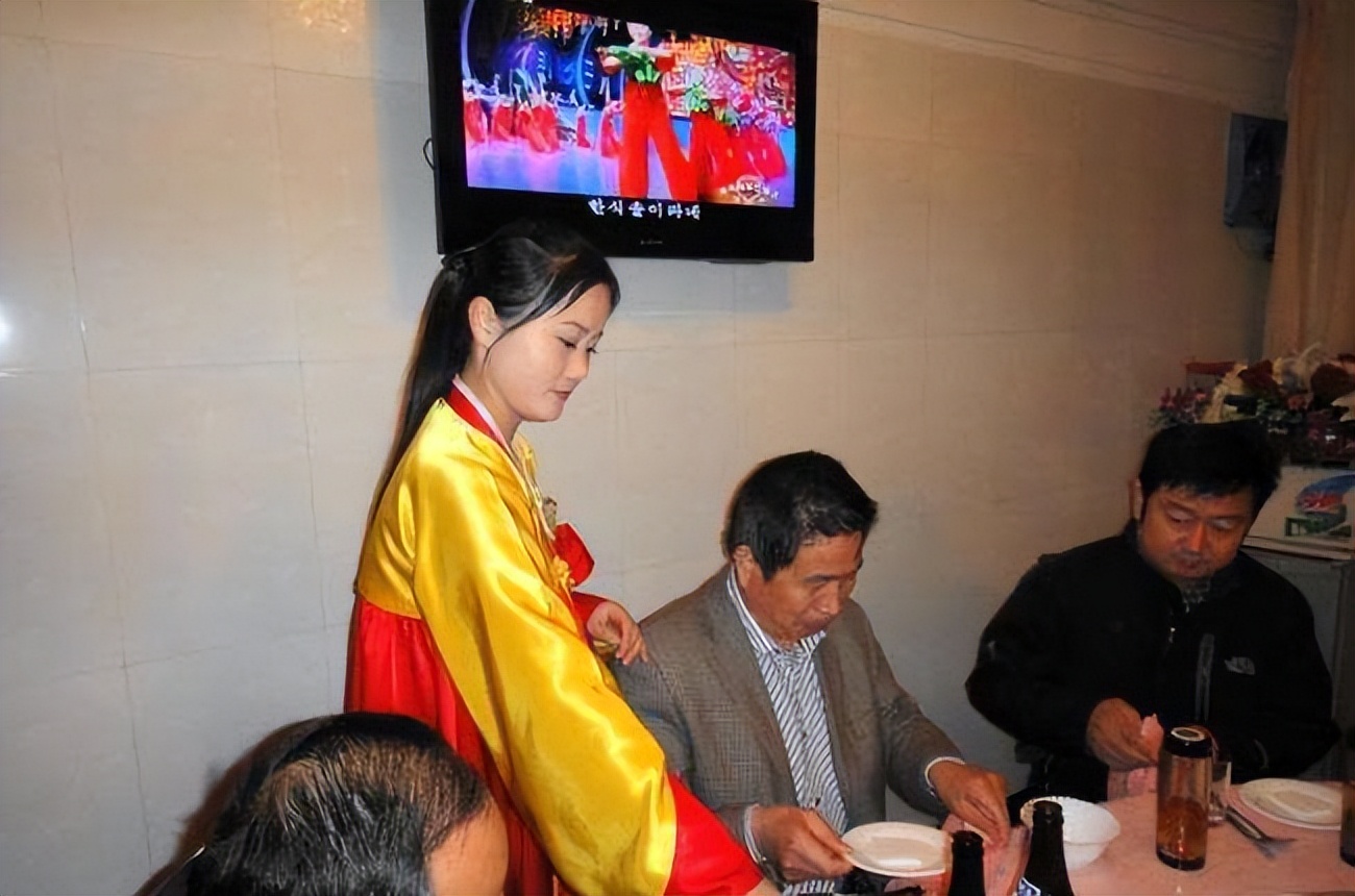 朝鲜人去朝鲜族吃饭,走进朝鲜吃烧烤