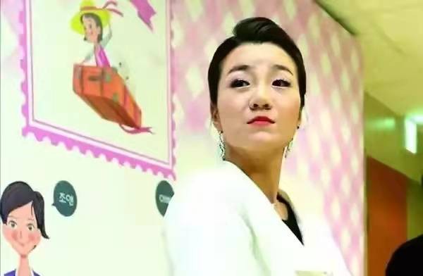 韩国“恶魔千金”：姐姐逼停飞机，妹妹一杯水泼掉2000亿