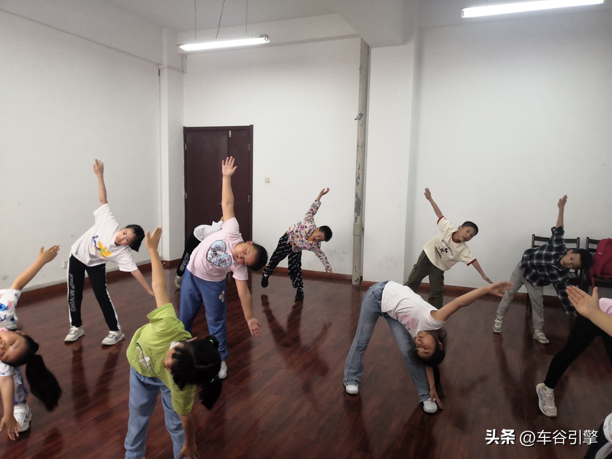 三角湖小学*党**员真情服务“四点半学校”