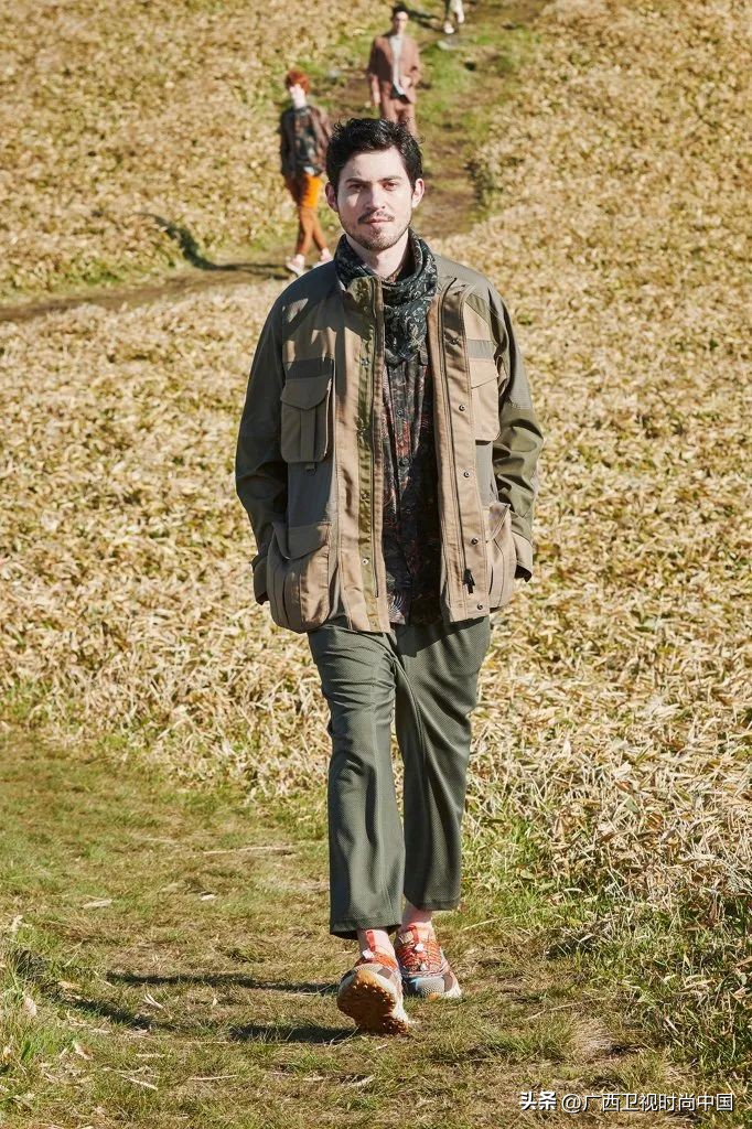 那些秀场上的“丑”鞋子