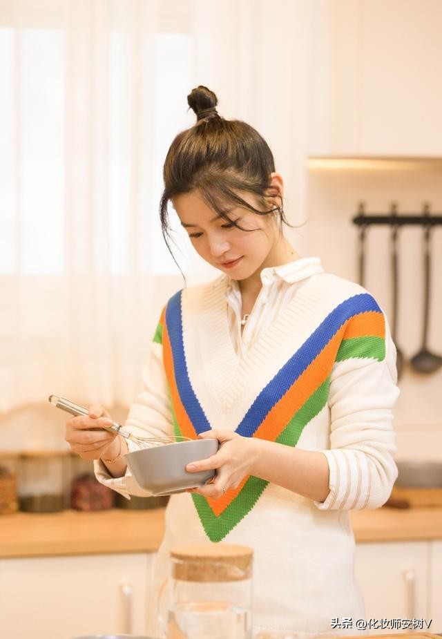 当了妈仍是“少女脸”的女星，我只服这4位，打扮低调但气质清纯