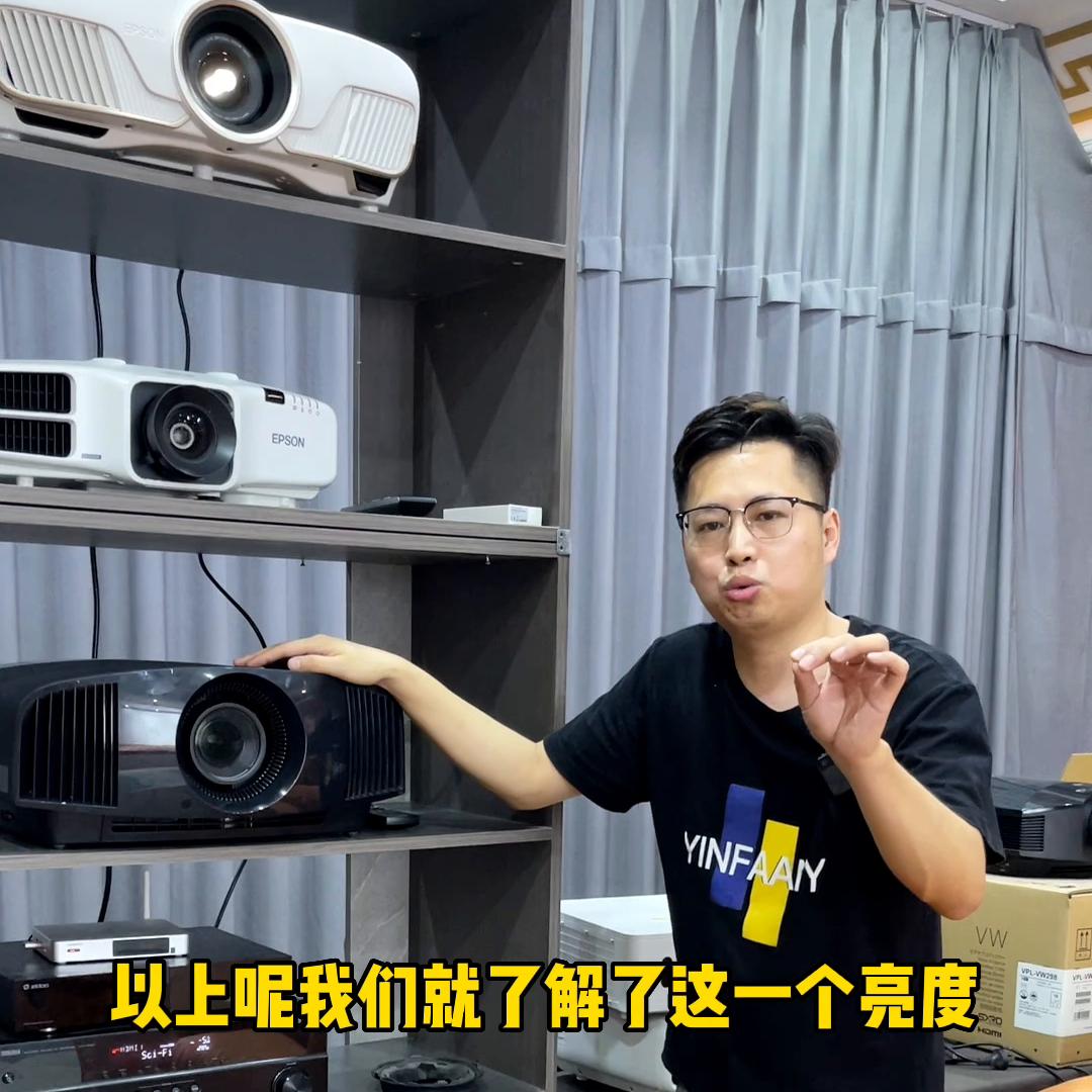 投影仪应该选亮度高还是对比度高,投影仪对比度亮度背光怎么选